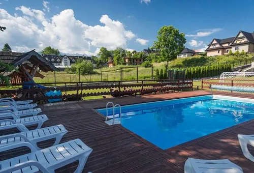 the outdoor pool at the Murzasichle accommodation, mountains behind