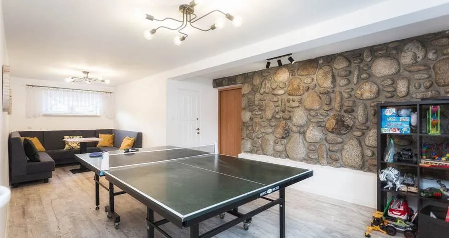 the common room at the accommodation, with a ping-pong table